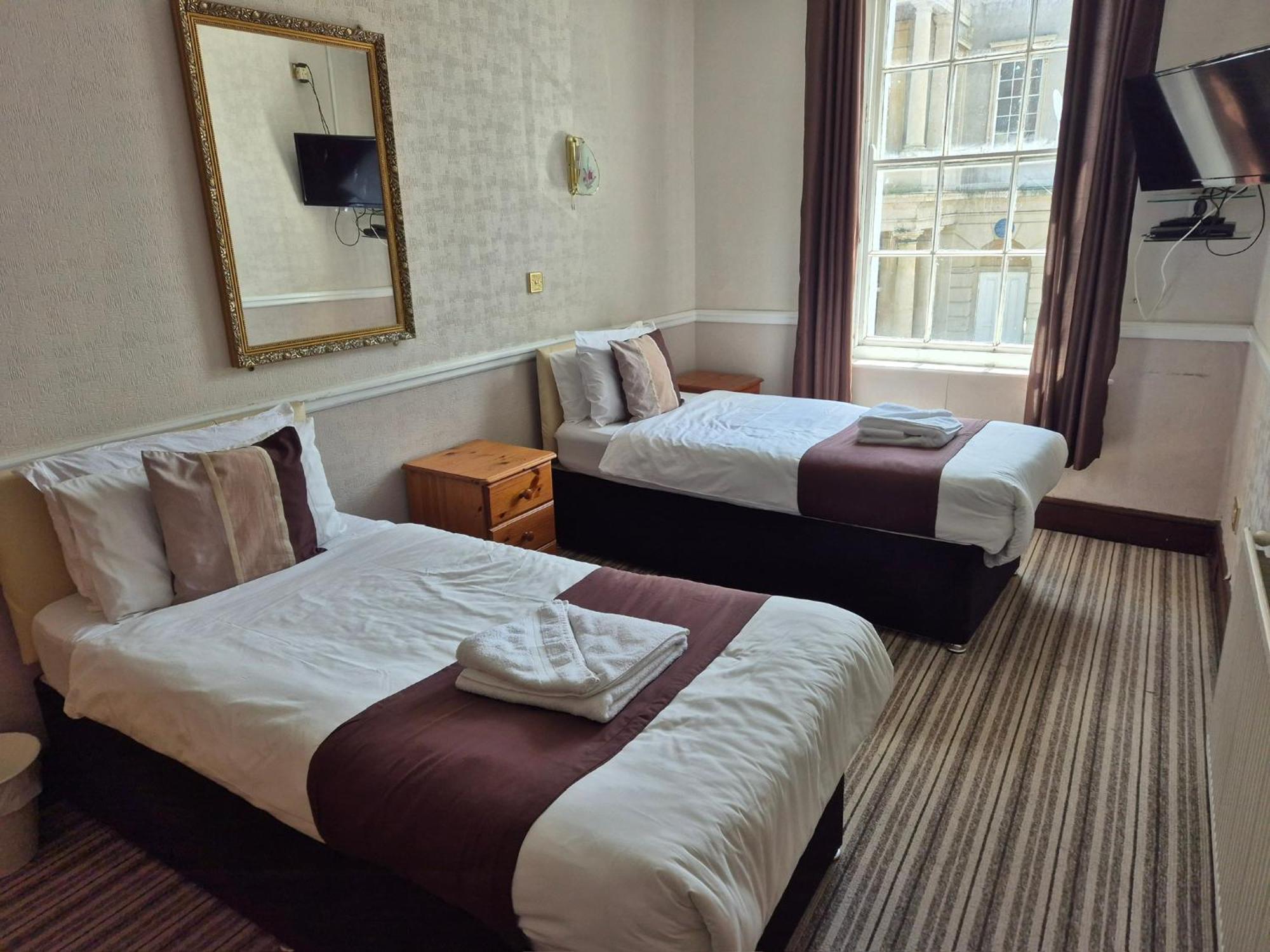 צ'ארד Phoenix Hotel מראה חיצוני תמונה